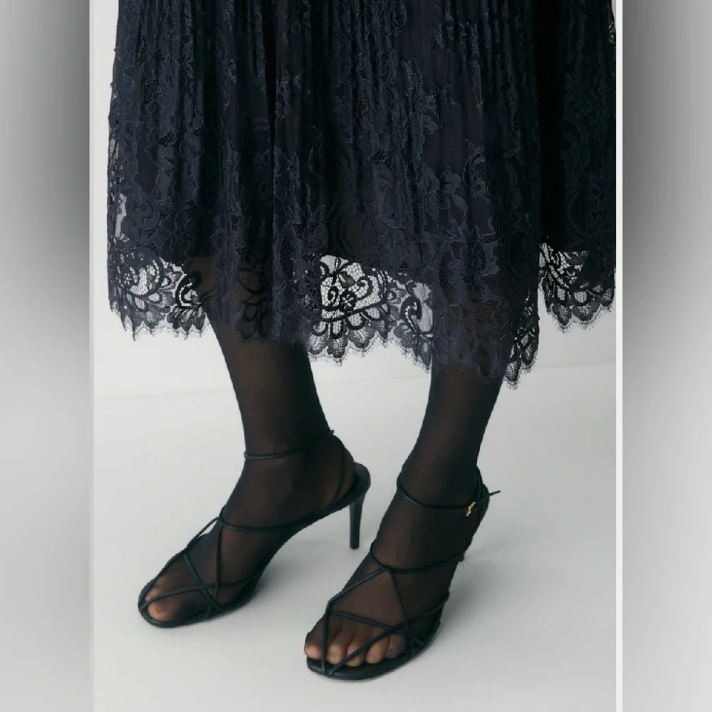NEW Aritzia Black Tuberose Lace tiered Midi Dress Size M - Picture 5 of 13